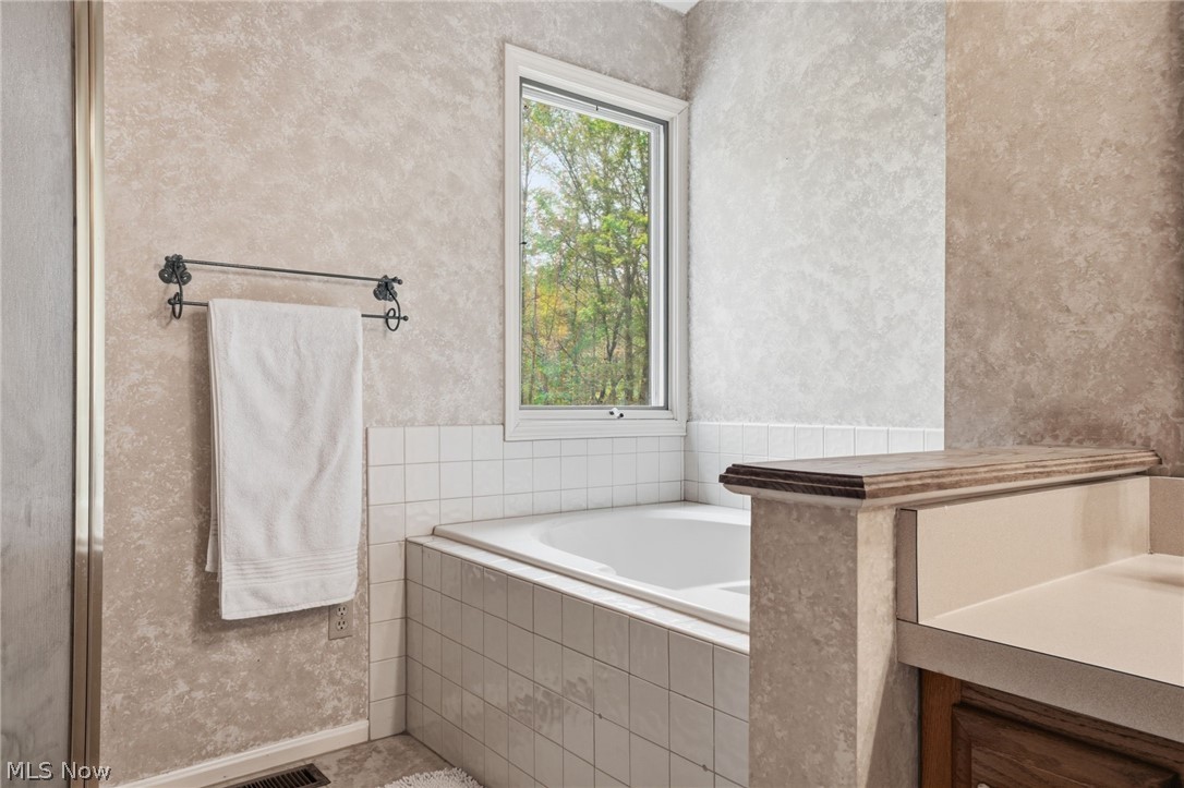 13125 Pearl Road Chardon, OH 44024 - Photo 20 of 48 primary suite
