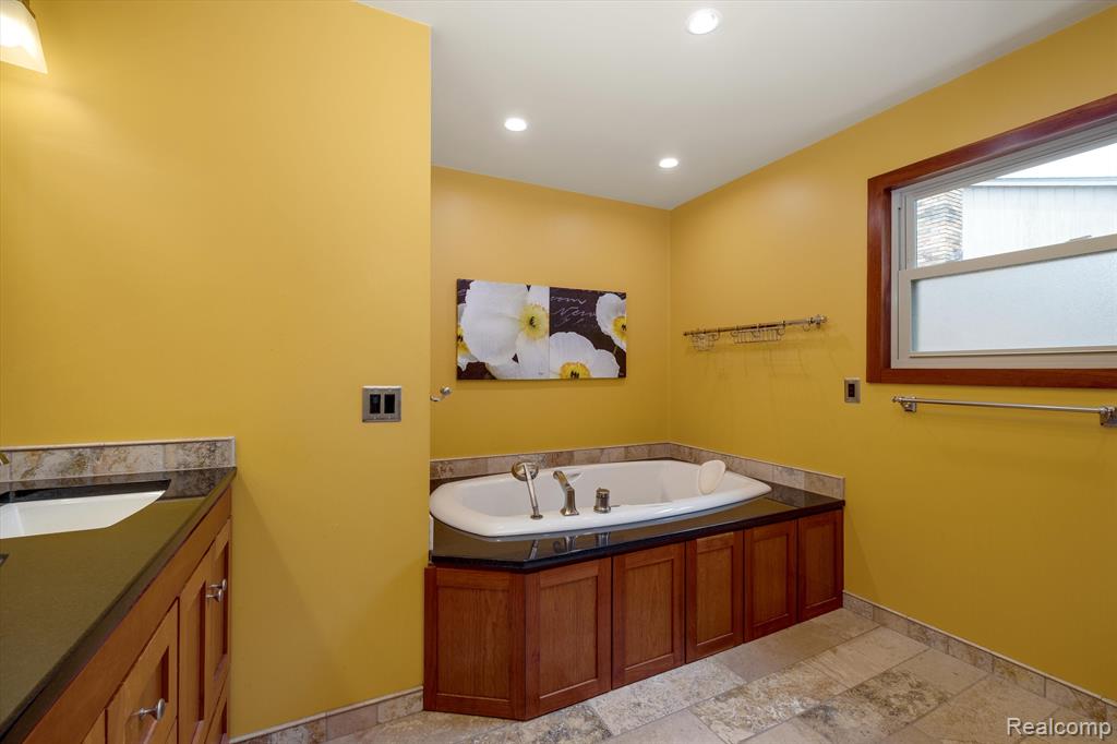 719 Ten Point Drive Rochester Hills, MI 48309 - Photo 22 of 43
