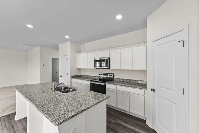 $304,540 | 3126 Diamond Vw Lane, Angleton, TX 77515