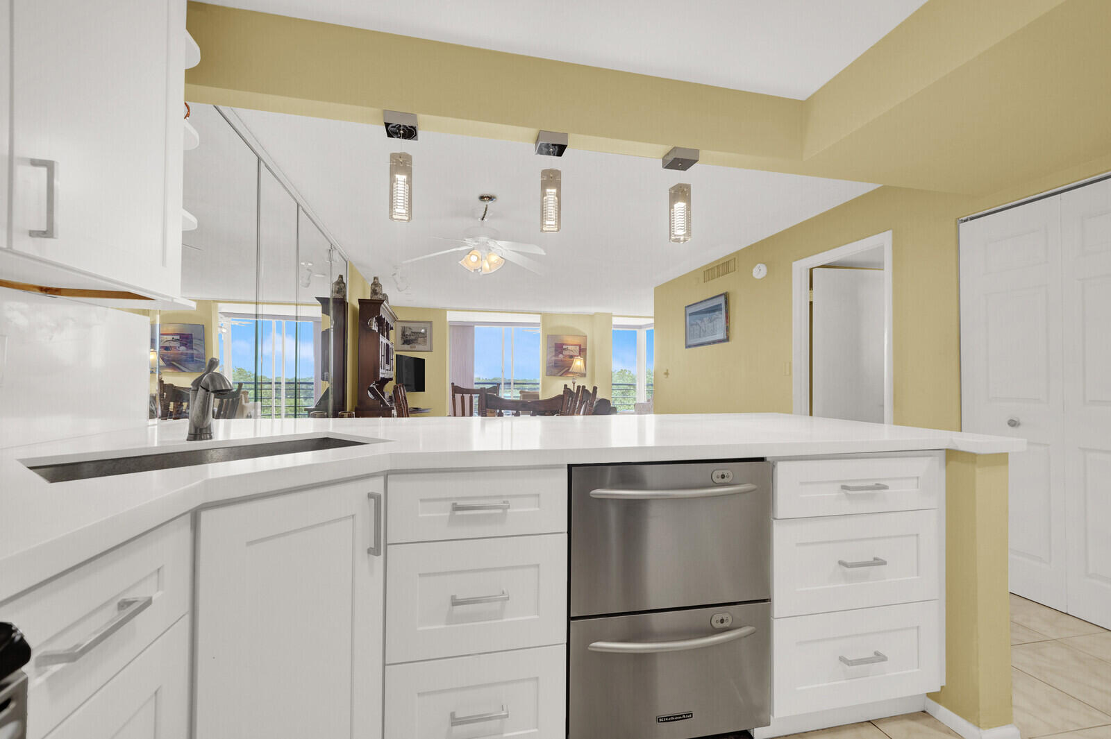 6461 Northwest 2nd Avenue, Unit 509 Boca Raton, FL 33487 - Photo 11 of 26 Kitchen