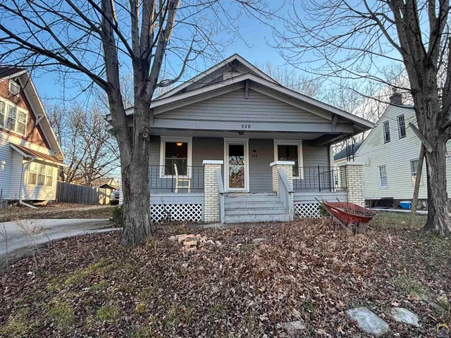 $139,900 | 928 Lawrence Street, Emporia, KS 66801