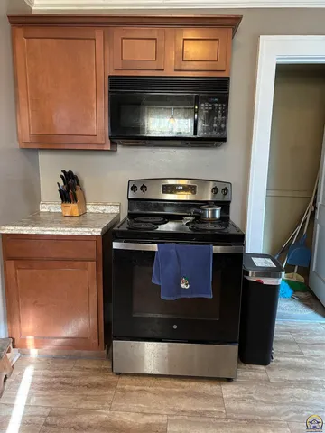 $139,900 | 928 Lawrence Street, Emporia, KS 66801