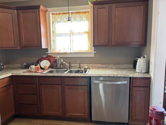 $139,900 | 928 Lawrence Street, Emporia, KS 66801