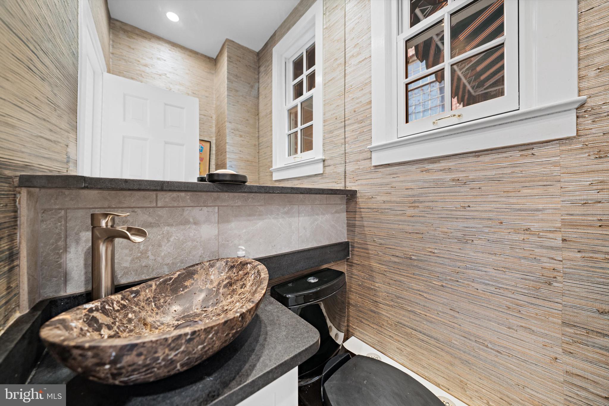2134 R Street Northwest Washington, DC 20008 - Photo 11 of 36 Powder Room