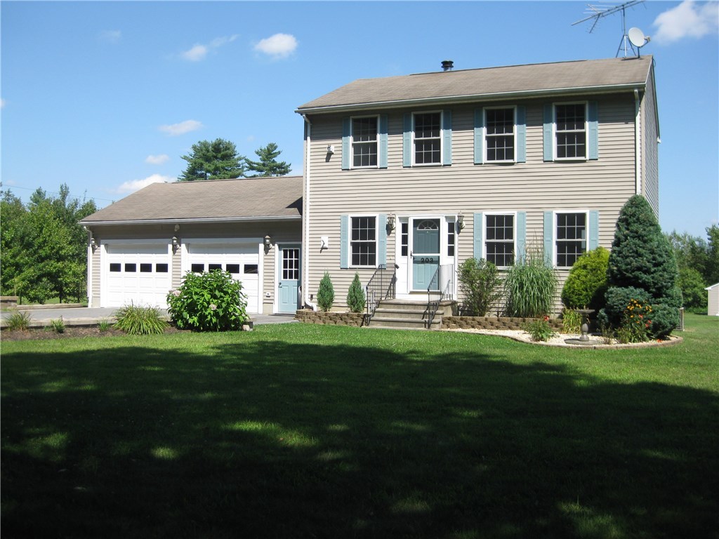 203 Colvintown Road Coventry, RI 02816 - Photo 3 of 40