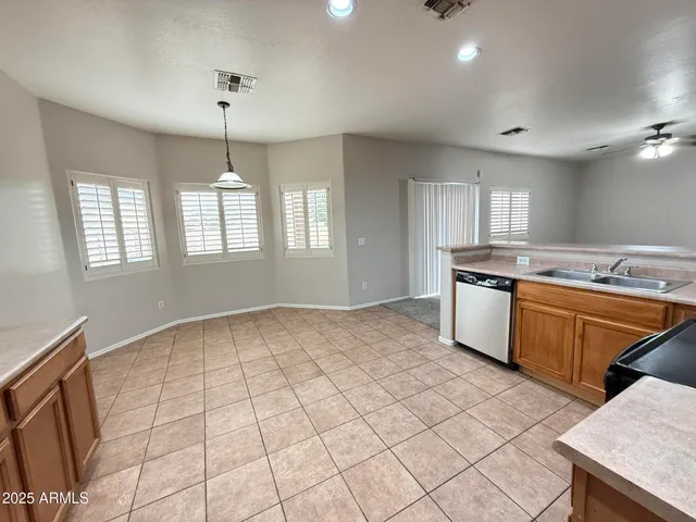 $2,100 | 9124 West Wilshire Avenue, Phoenix, AZ 85037