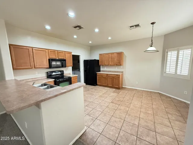 $2,100 | 9124 West Wilshire Avenue, Phoenix, AZ 85037