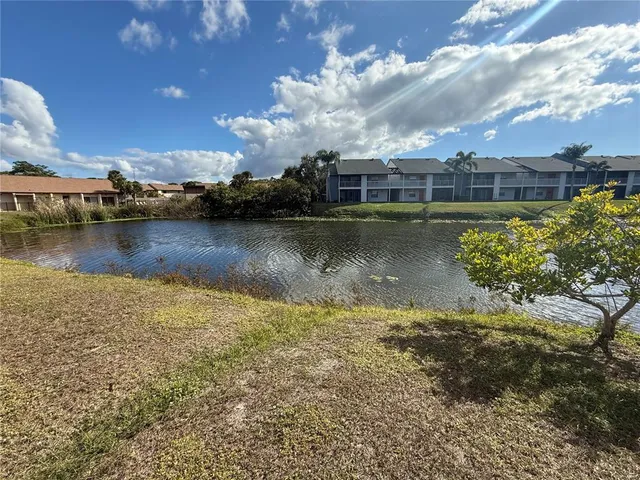 $149,000 | 2632 Hidden Lake Drive North, Unit H, Sarasota, FL 34237
