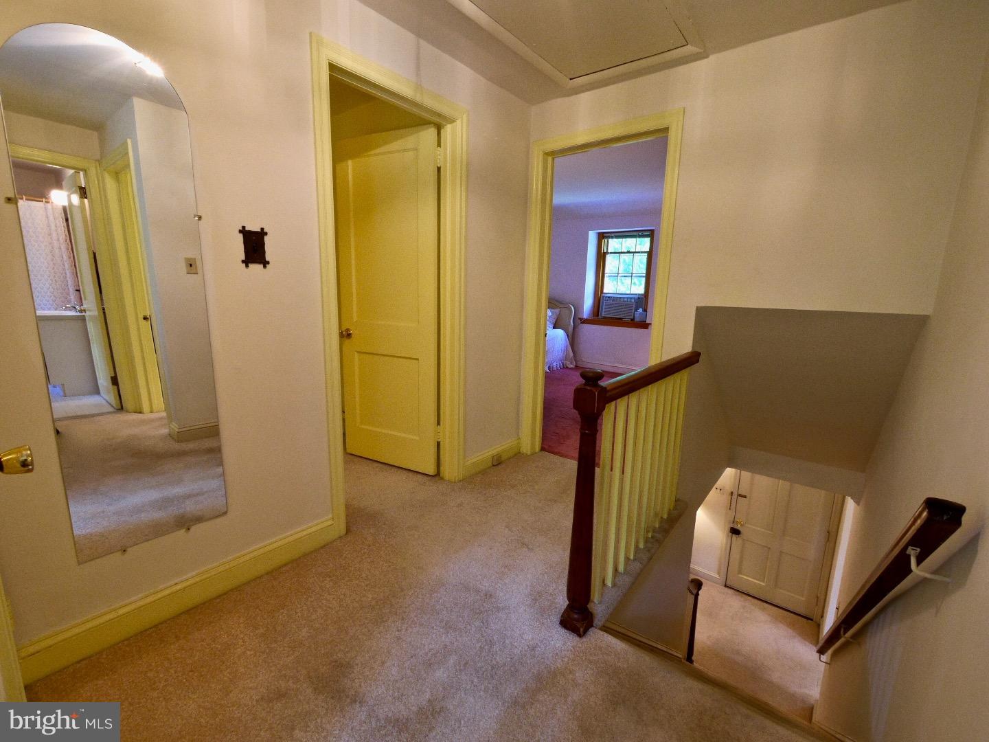 1011 West Avenue Springfield, PA 19064 - Photo 12 of 21 Hallway