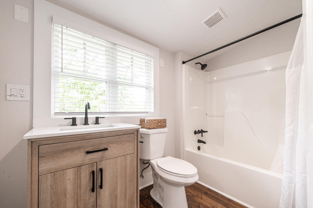 2166 Greene Street Augusta, GA 30904 - Photo 12 of 31 Owner's Full Bathroom!