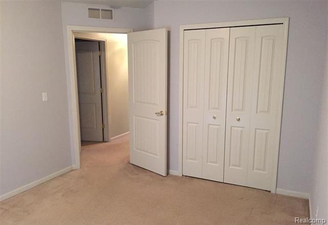 34094 Utica Road Fraser, MI 48026 - Photo 10 of 16 31242623-9.jpg