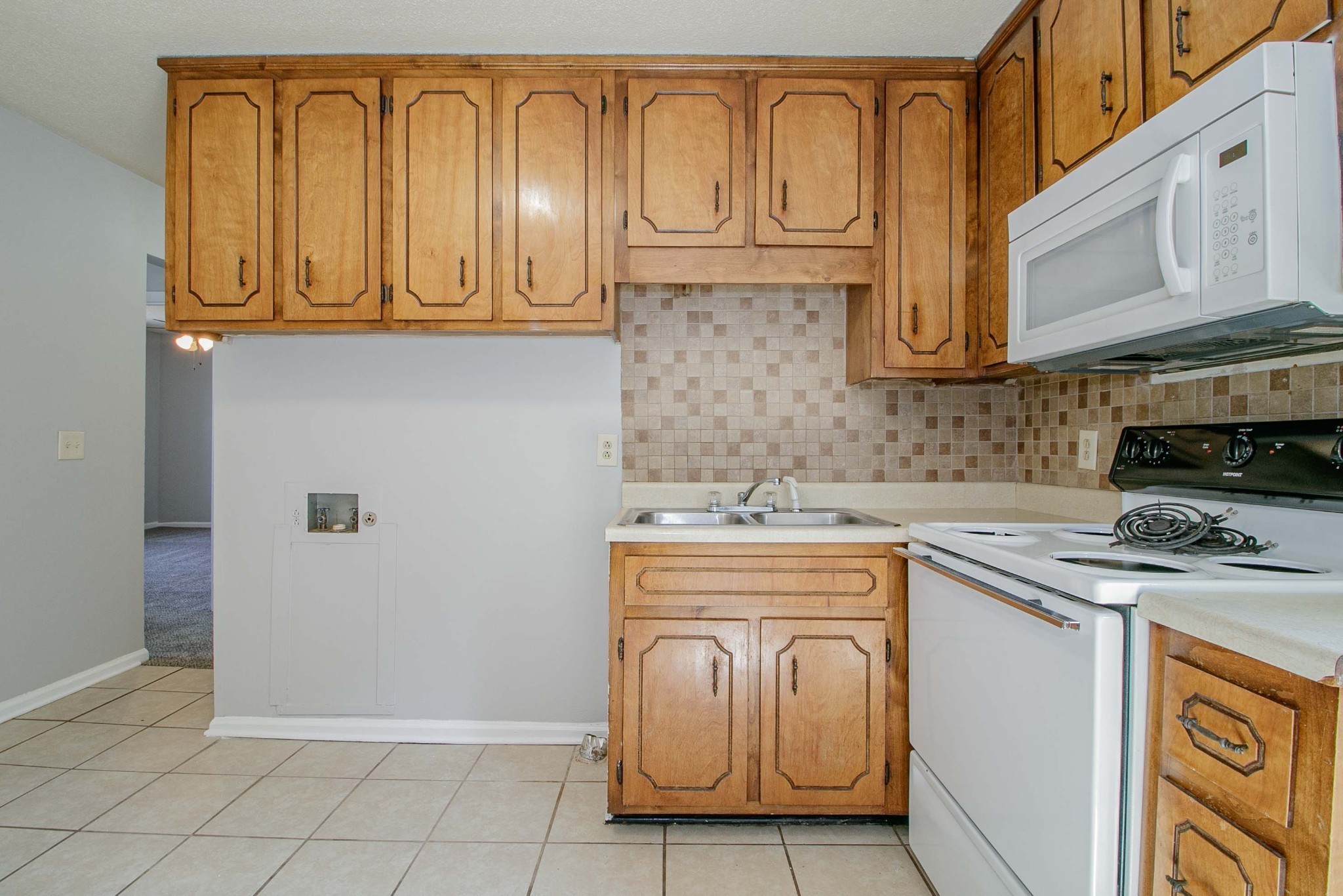 1100 Mcdaniel Road Clarksville, TN 37043 - Photo 28 of 71 a utility room with stainless steel appliances granite countertop a stove a washer and dryer