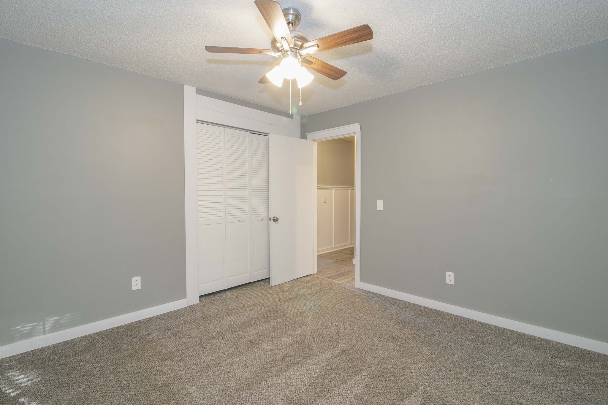 1100 Mcdaniel Road Clarksville, TN 37043 - Photo 49 of 71 an empty room with a chandelier fan and a ceiling fan