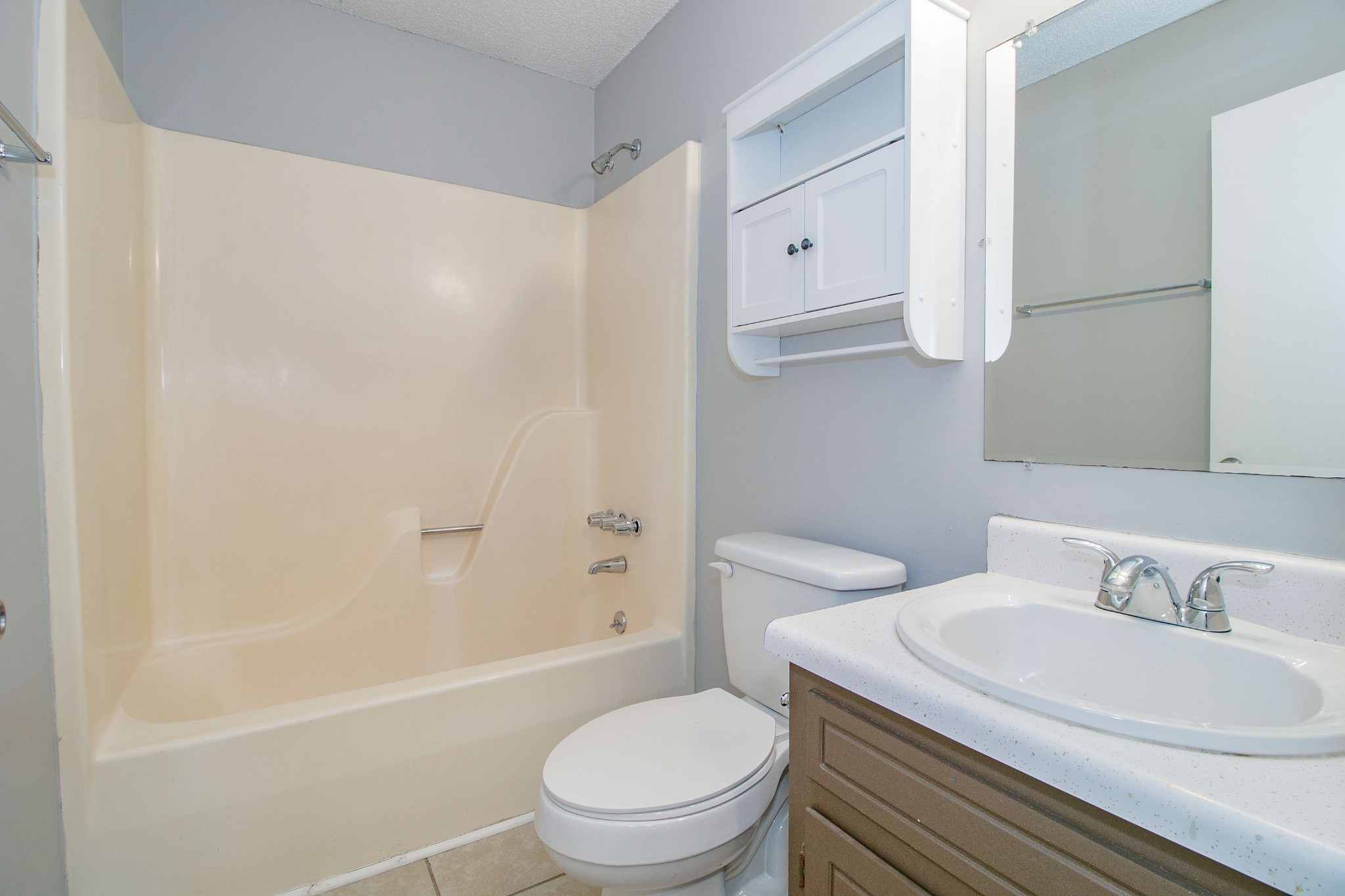 1100 Mcdaniel Road Clarksville, TN 37043 - Photo 66 of 71 a bathroom with a sink a toilet and a bathtub
