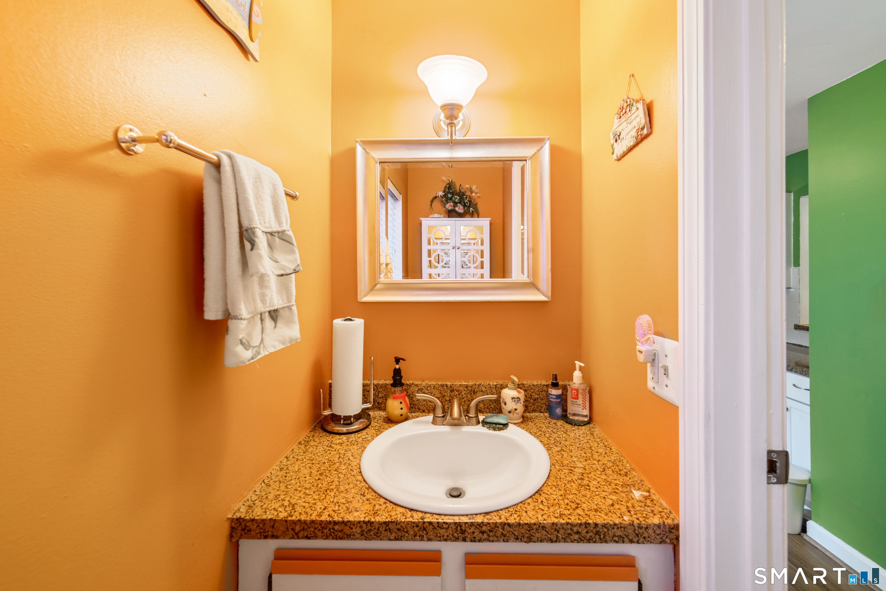 35 Pearl Lake Road, Unit L Waterbury, CT 06706 - Photo 9 of 25 Off kitchen