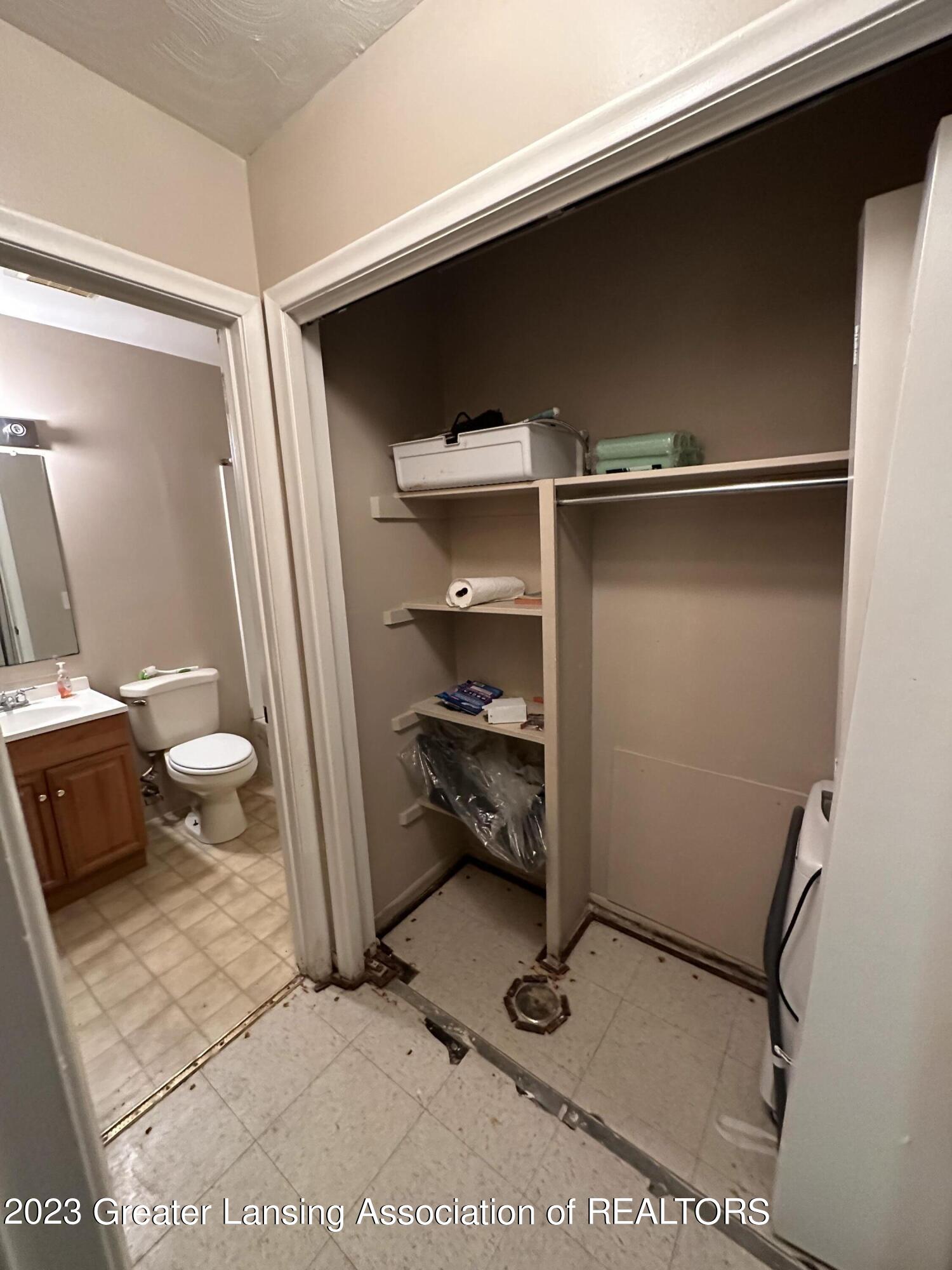 609 East Jolly Road, Unit 4 13 Lansing, MI 48910 - Photo 8 of 10 IMG_6473