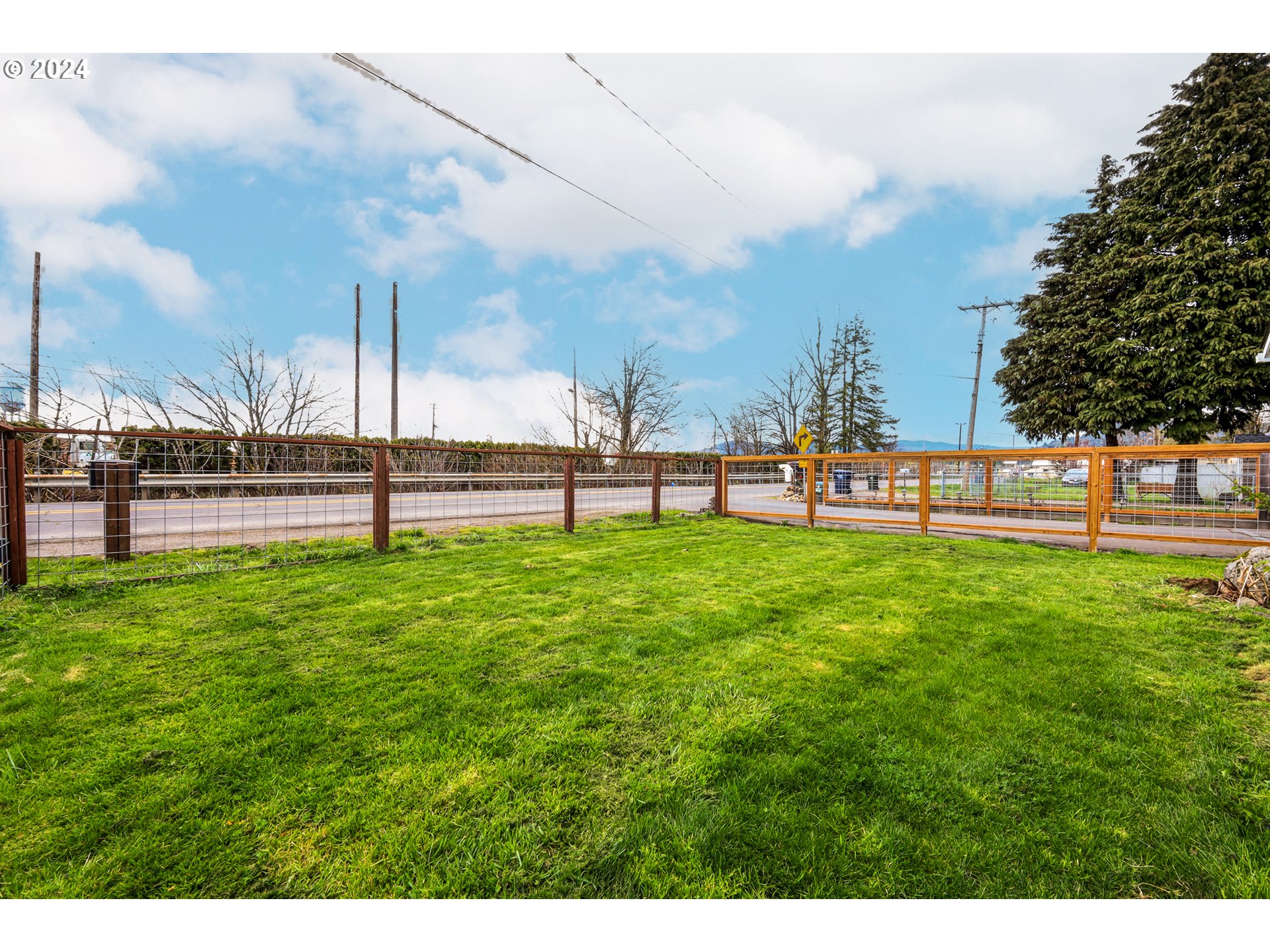 615 48th Street Springfield, OR 97478 - Photo 14 of 16 a view of a park that has a bench and trees