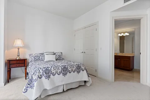 $1,375,000 | 21 East Huron Street, Unit 2803, Chicago, IL 60611