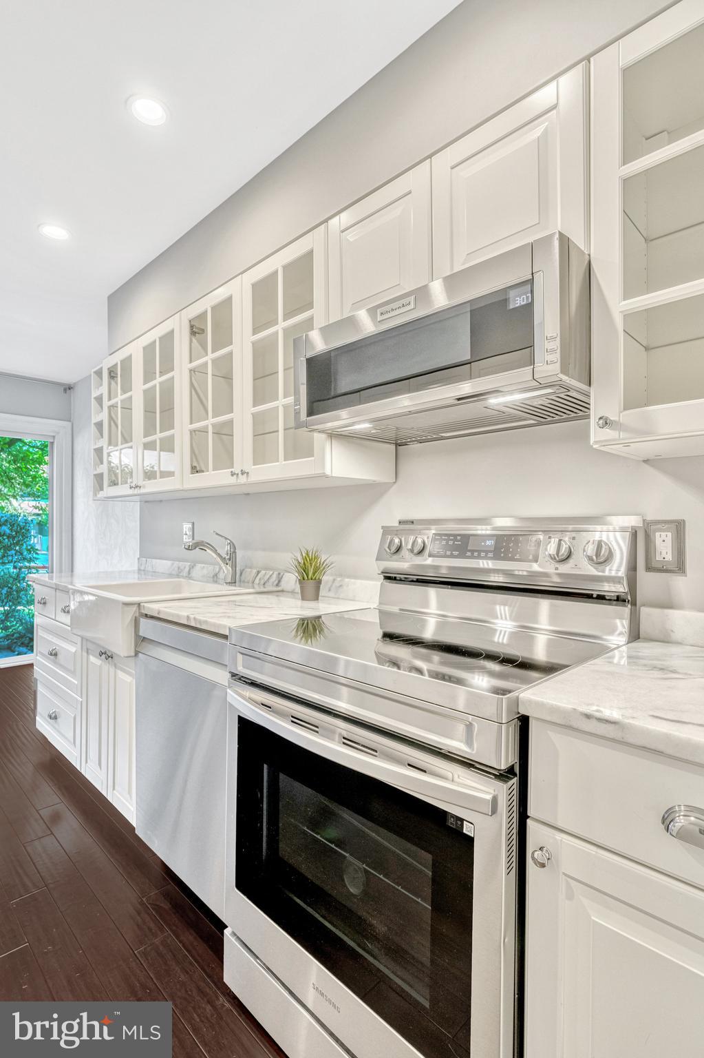 2150 Cartwright Place Reston, VA 20191 - Photo 8 of 59 Kitchen