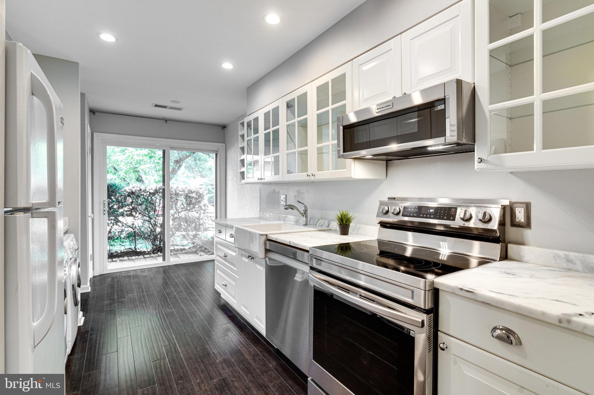 2150 Cartwright Place Reston, VA 20191 - Photo 9 of 59 Kitchen