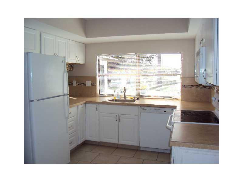 6590 Pond Apple Road Boca Raton, FL 33433 - Photo 3 of 9 Kitchen