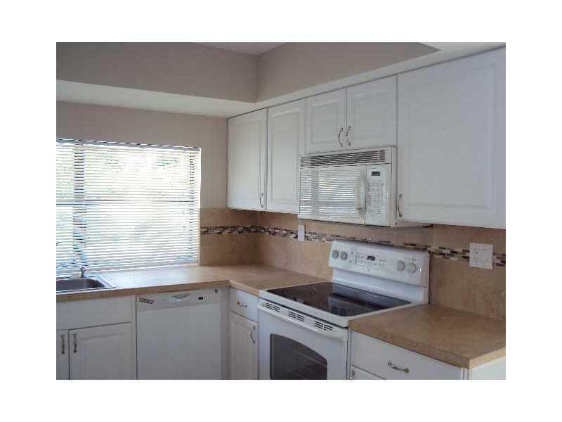 6590 Pond Apple Road Boca Raton, FL 33433 - Photo 4 of 9 Kitchen