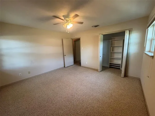 a view of empty room with window