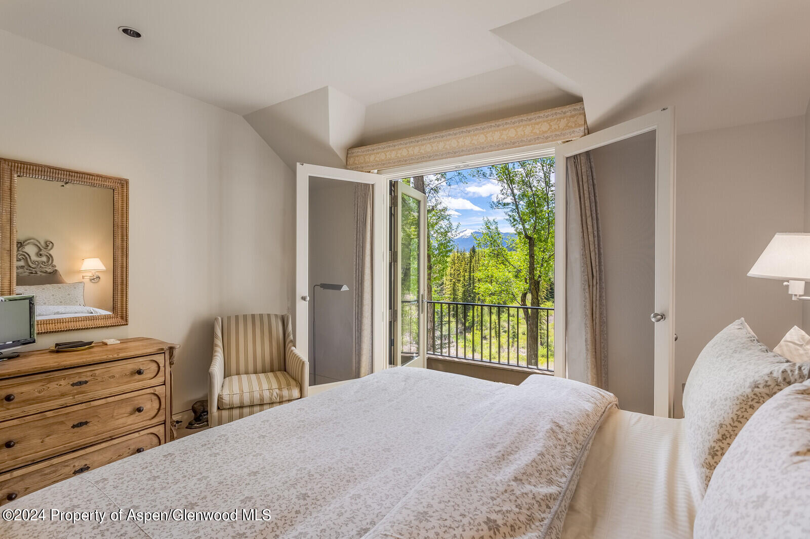 844 Roaring Fork Road Aspen, CO 81611 - Photo 33 of 39 a bedroom with a bed and a dresser