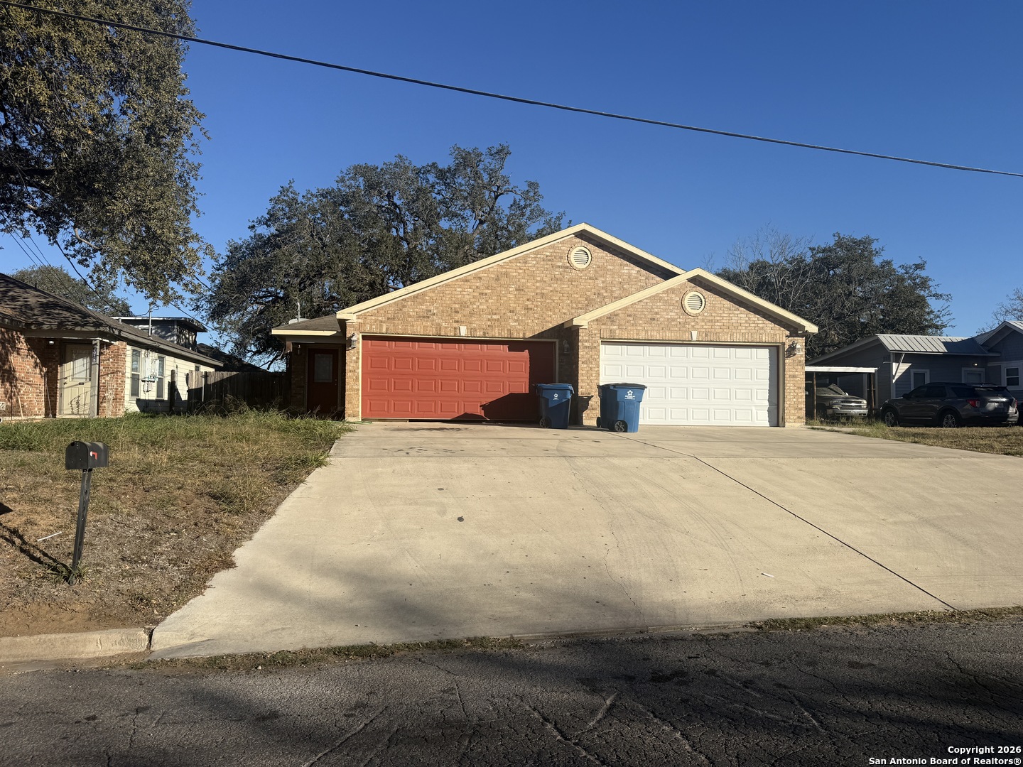 707 Dallas Street Pleasanton, TX 78064 - Photo 7 of 8