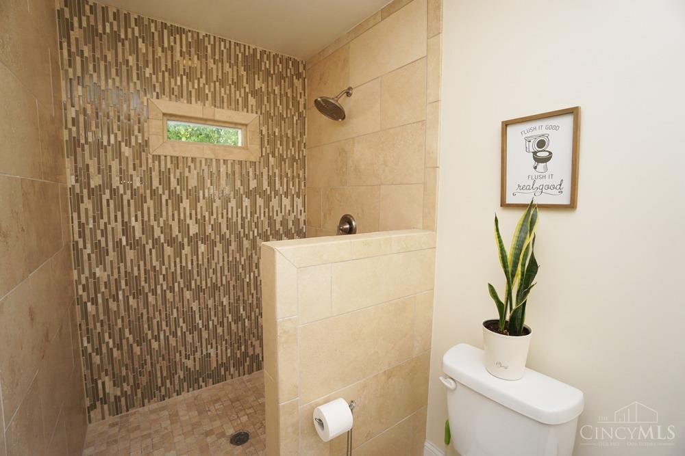 6360 Sheed Road Cincinnati, OH 45247 - Photo 17 of 42