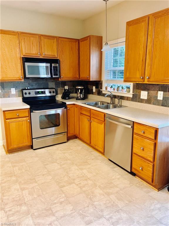 504 Barnsdale Ridge Road Kernersville, NC 27284 - Photo 8 of 29 Gallery Image 8