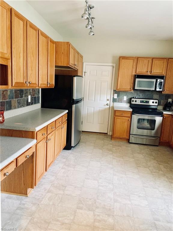 504 Barnsdale Ridge Road Kernersville, NC 27284 - Photo 9 of 29 Gallery Image 9