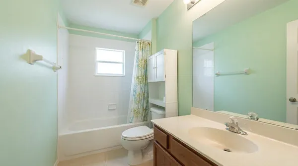 $3,300 | 515 South Valencia Circle Southwest, Vero Beach, FL 32968