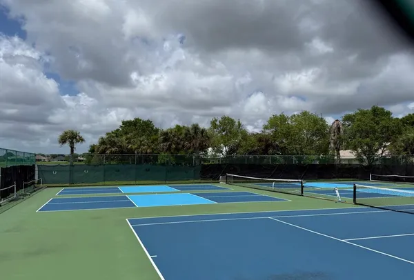 $3,300 | 515 South Valencia Circle Southwest, Vero Beach, FL 32968