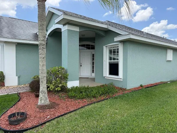 $3,300 | 515 South Valencia Circle Southwest, Vero Beach, FL 32968