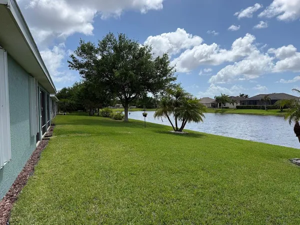 $3,300 | 515 South Valencia Circle Southwest, Vero Beach, FL 32968