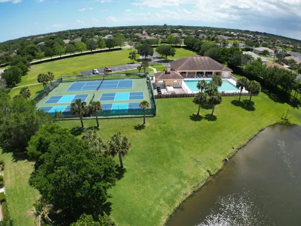 $3,300 | 515 South Valencia Circle Southwest, Vero Beach, FL 32968