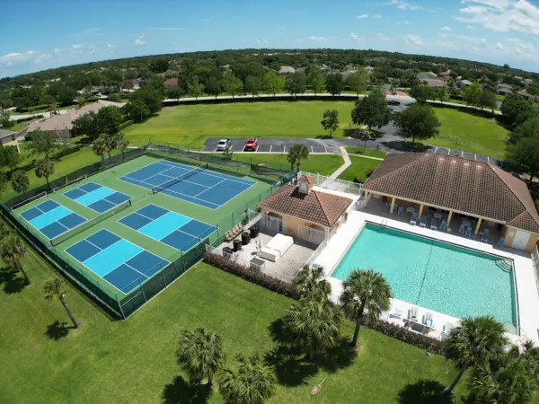 $3,300 | 515 South Valencia Circle Southwest, Vero Beach, FL 32968