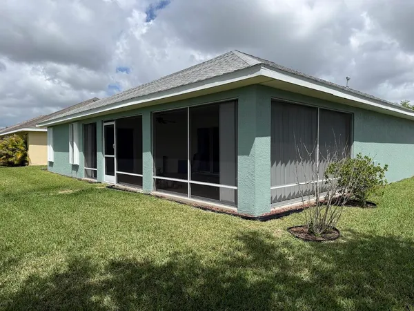 $3,300 | 515 South Valencia Circle Southwest, Vero Beach, FL 32968