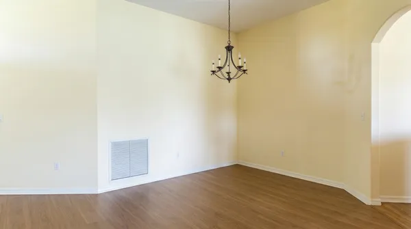 $3,300 | 515 South Valencia Circle Southwest, Vero Beach, FL 32968