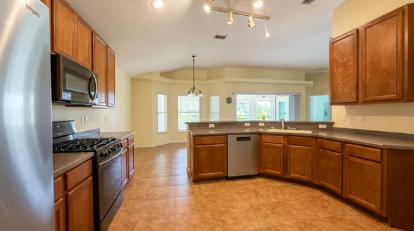 $3,300 | 515 South Valencia Circle Southwest, Vero Beach, FL 32968
