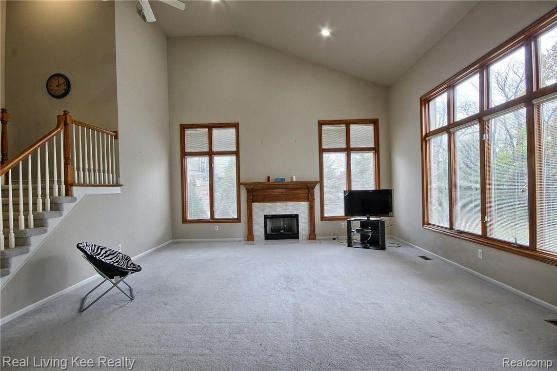 508 Springview Drive Rochester, MI 48307 - Photo 12 of 33 Family_Room.jpg