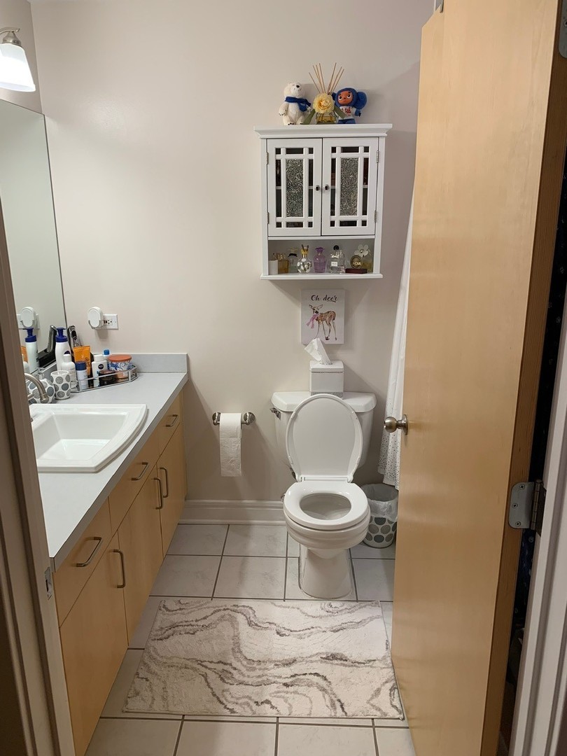 212 West Washington Street, Unit 1106 Chicago, IL 60606 - Photo 17 of 25 a bathroom with a toilet sink and mirror