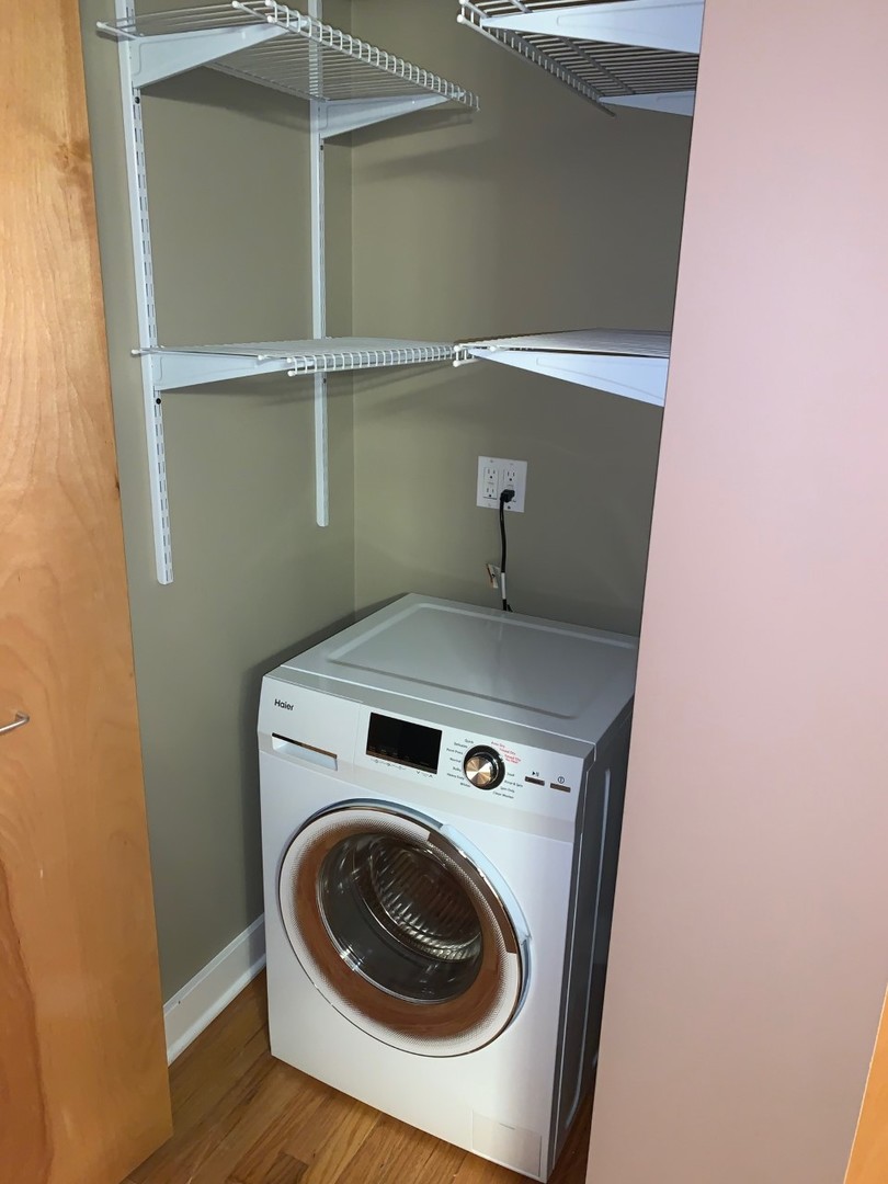 212 West Washington Street, Unit 1106 Chicago, IL 60606 - Photo 19 of 25 a utility room with dryer and washer