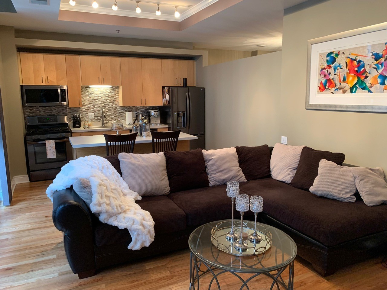 212 West Washington Street, Unit 1106 Chicago, IL 60606 - Photo 8 of 25 a living room with furniture fireplace and flat screen tv