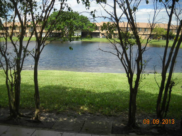 3001 Poolside Drive Greenacres, FL 33463 - Photo 5 of 11 DSCN2693