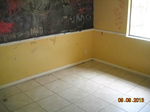 3001 Poolside Drive Greenacres, FL 33463 - Photo 6 of 11 DSCN2695