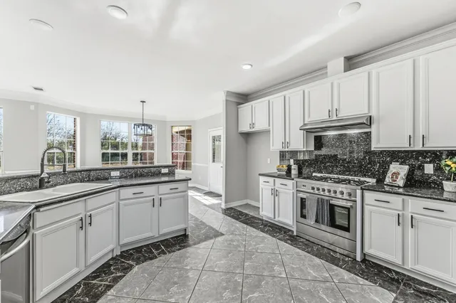 $799,000 | 33 Chandlers Way, Huntsville, TX 77320