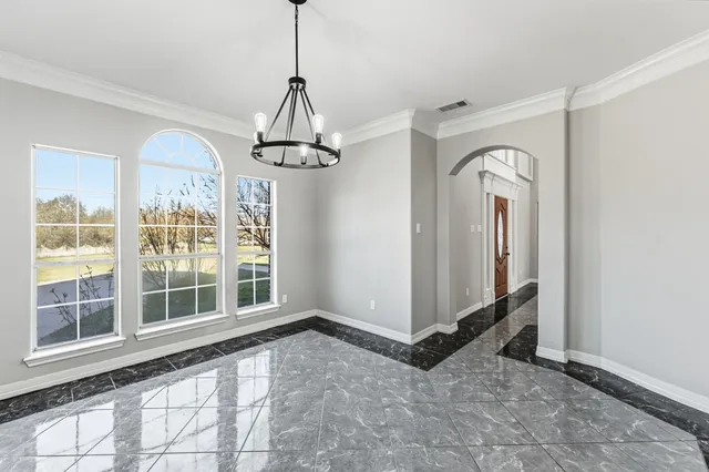 $799,000 | 33 Chandlers Way, Huntsville, TX 77320