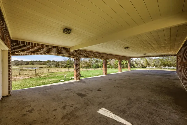 $799,000 | 33 Chandlers Way, Huntsville, TX 77320